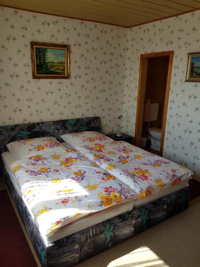 Huebinger Treff 2 Hotel Hubingen Ngoại thất bức ảnh